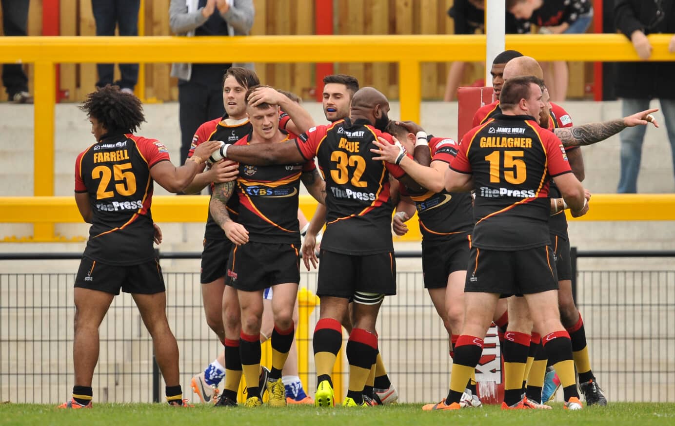 2014 - Dewsbury v Workington EPO - Dewsbury congratulate Thackery